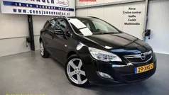 Zwart, metallic lak Gebruikt 2012 Opel Astra Edition Stationwagen | € 6.450 (Eerlijke prijs)