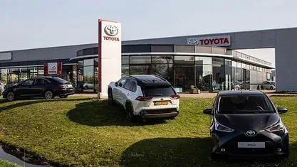 Occasion Toyota Yaris Hybrid 101 PK (74 kW) 2018 Blauw Hatchback