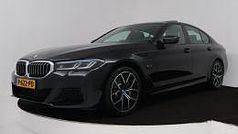 Zwart metallic Gebruikt 2022 BMW 530e Comfort Edition Sedan | € 42.945 (Eerlijke prijs)