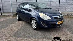Blauw, metallic lak Gebruikt 2011 Opel Corsa Edition Hatchback | € 2.395 (Eerlijke prijs)