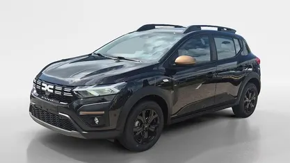 Pearlescent black bc (nv676) Occasion 2025 Dacia Sandero Extreme Hatchback | € 23.785 (Eerlijke prijs)