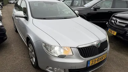 Grijs Occasion 2011 Skoda Superb Business Line Stationwagen | € 3.250 (Eerlijke prijs)