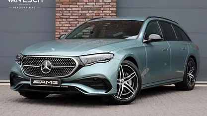Groen Occasion 2024 Mercedes E300 AMG line Stationwagen | € 55.000 (Goede deal)