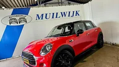 Rood, metallic lak Gebruikt 2019 Mini Cooper Business Hatchback | € 17.950 (Eerlijke prijs)
