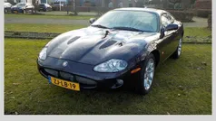 Paars, metallic lak Gebruikt 1999 Jaguar XKR Coupé | € 22.450 (Goede deal)