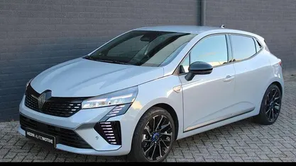 Grijs Occasion 2025 Renault Clio V Bose Edition Hatchback | € 25.945 (Eerlijke prijs)