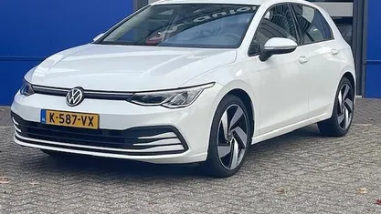 Occasion 2021 VW Golf VIII Life Hatchback | € 18.500 (Eerlijke prijs)