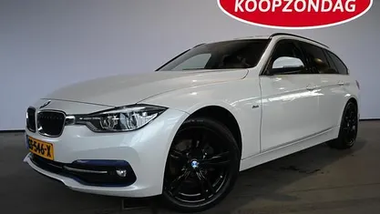 Gebruikt 2015 BMW 318 Luxury Line Stationwagen | € 15.940 (Goede deal)