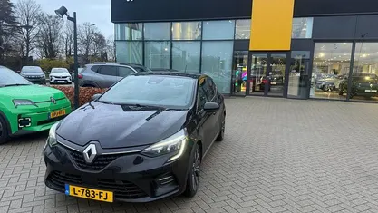 Zwart Occasion 2021 Renault Clio V Intens Hatchback | € 16.945 (Eerlijke prijs)