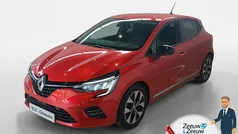 Rood Gebruikt 2023 Renault Clio V Evolution Hatchback | € 16.435 (Eerlijke prijs)