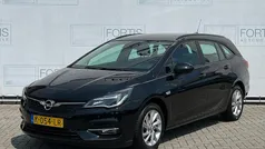 Zwart Gebruikt 2021 Opel Astra Edition Stationwagen | € 15.400 (Eerlijke prijs)