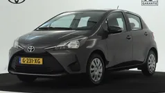 Grijs, metallic lak Gebruikt 2017 Toyota Yaris Design Hatchback | € 13.445 (Eerlijke prijs)
