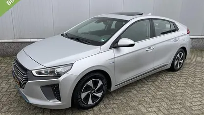 Occasion 2017 Hyundai Ioniq Premium Hatchback | € 13.985 (Eerlijke prijs)