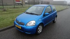 Blauw Gebruikt 2004 Toyota Yaris Hatchback | € 1.295 (Eerlijke prijs)