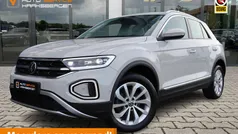 Beige Gebruikt 2024 VW T-Roc Style SUV | € 32.450 (Eerlijke prijs)