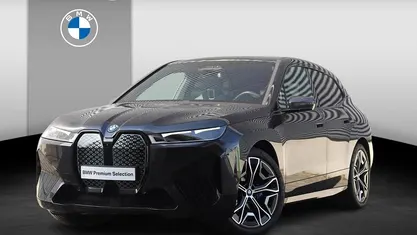 Grijs, metallic lak Gebruikt 2021 BMW iX Executive SUV | € 43.900 (Eerlijke prijs)