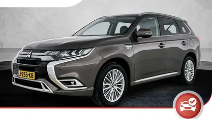 Bruin Occasion 2020 Mitsubishi Outlander P-HEV Intense SUV | € 23.425 (Eerlijke prijs)