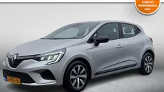 Gebruikt 2023 Renault Clio V Equilibre Hatchback | € 15.750 (Eerlijke prijs)