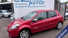Rood, metallic lak Gebruikt 2012 Renault Clio IV Night&Day Hatchback | € 4.747 (Super prijs)