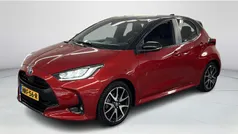 Rood Gebruikt 2021 Toyota Yaris Hybrid Executive Hatchback | € 23.490 (Eerlijke prijs)