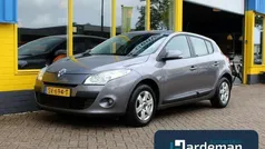 Grijs, metallic lak Gebruikt 2011 Renault Mégane III Authentique Hatchback | € 5.900 (Eerlijke prijs)