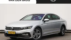 Grijs Gebruikt 2020 VW Passat R-line Sedan | € 27.195 (Eerlijke prijs)