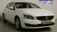 Wit, metallic lak Gebruikt 2018 Volvo S60 Sedan | € 14.987 (Eerlijke prijs)