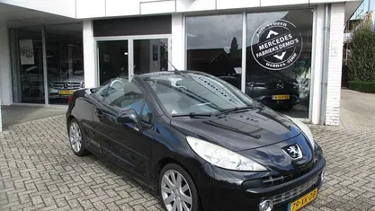 Zwart Gebruikt 2007 Peugeot 207 CC Cabriolet | € 3.500 (Eerlijke prijs)