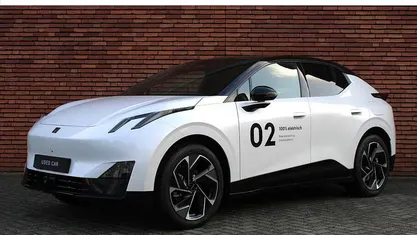 Wit Occasion 2025 Lynk & Co 02 SUV | € 36.950 (Eerlijke prijs)