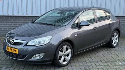 Grijs Occasion 2011 Opel Astra Edition Hatchback | € 3.995 (Eerlijke prijs)