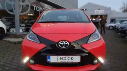 Oranje Gebruikt 2014 Toyota Aygo X-play Hatchback | € 6.950 (Goede deal)