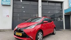 Rood Gebruikt 2014 Toyota Aygo X-play Hatchback | € 6.299 (Eerlijke prijs)