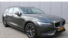 Grijs, metallic lak Gebruikt 2021 Volvo V60 Momentum Stationwagen | € 29.950 (Super prijs)