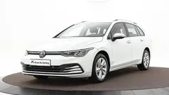 Wit Gebruikt 2023 VW Golf VIII Life Stationwagen | € 23.740 (Eerlijke prijs)