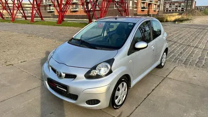 Occasion Toyota Aygo 68 PK (50 kW) 2009 Grijs Hatchback