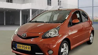 Occasion Toyota Aygo 68 PK (50 kW) 2013 Oranje (metallic) Hatchback