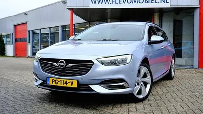 Grijs (metallic) Gebruikt 2017 Opel Insignia Edition Stationwagen | € 12.750 (Eerlijke prijs)