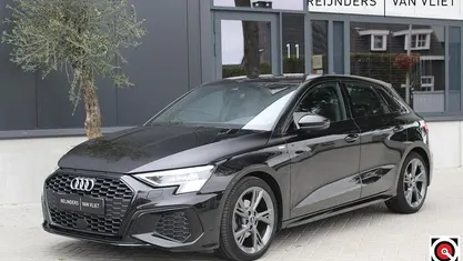 Zwart Gebruikt 2021 Audi A3 Sportback S-Line Hatchback | € 25.890 (Eerlijke prijs)