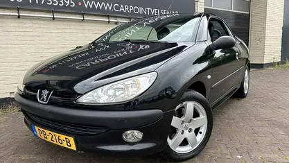 Zwart Occasion 2002 Peugeot 206 CC Cabriolet | € 1.249 (Eerlijke prijs)