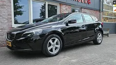 Zwart Gebruikt 2016 Volvo V40 Stationwagen | € 13.950 (Goede deal)