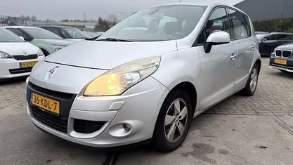 Gebruikt 2009 Renault Scénic III Dynamique MPV | € 3.250 (Eerlijke prijs)