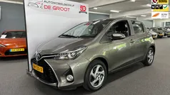 Grijs Gebruikt 2017 Toyota Yaris Hybrid Trend Hatchback | € 12.750 (Goede deal)