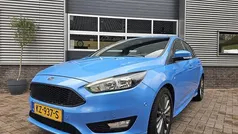 Blauw Gebruikt 2017 Ford Focus ST-Line Hatchback | € 10.350 (Eerlijke prijs)