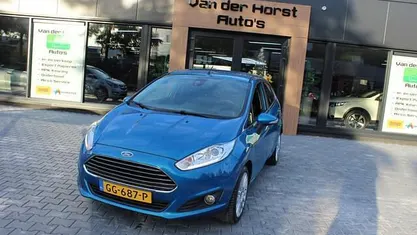Blauw (metallic) Gebruikt 2015 Ford Fiesta Titanium Hatchback | € 6.450 (Eerlijke prijs)