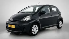 Zwart Gebruikt 2013 Toyota Aygo Hatchback | € 6.250 (Eerlijke prijs)