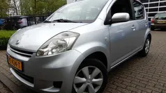 Grijs Gebruikt 2009 Daihatsu Sirion Hatchback | € 2.750 (Eerlijke prijs)