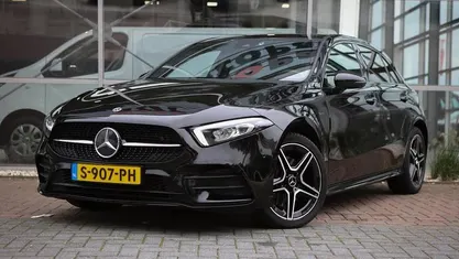 Zwart Gebruikt 2020 Mercedes A250 AMG Hatchback | € 24.250 (Eerlijke prijs)