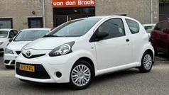 Wit Gebruikt 2014 Toyota Aygo x-press Hatchback | € 4.945 (Eerlijke prijs)