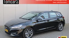 Zwart Gebruikt 2024 Hyundai i30 Comfort Hatchback | € 23.450 (Eerlijke prijs)