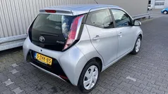 Grijs Gebruikt 2015 Toyota Aygo X-play Hatchback | € 6.950 (Goede deal)